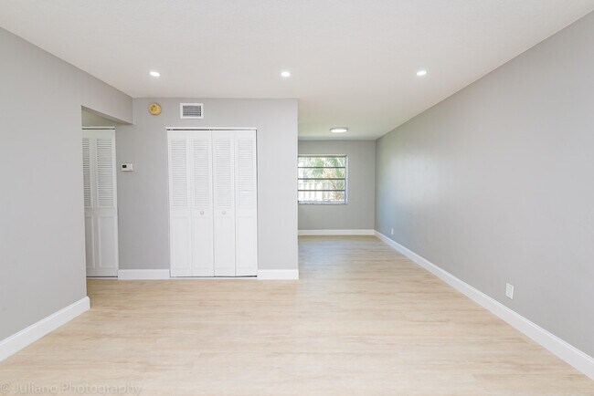 Foto del edificio - 2209 NE 2nd St