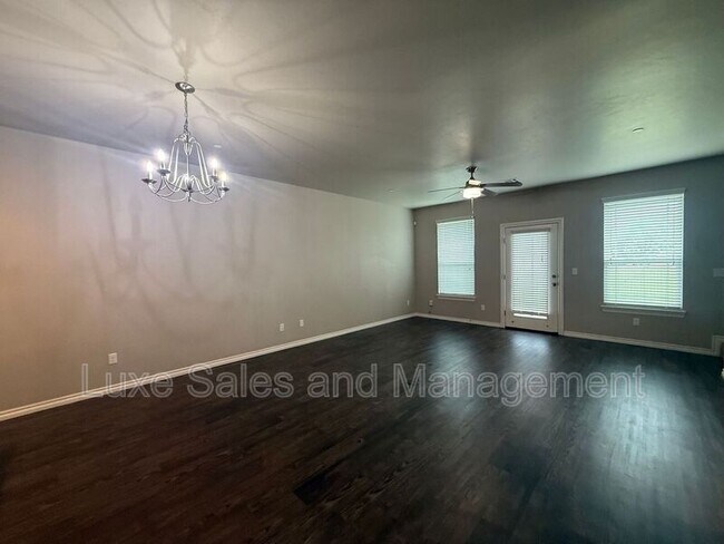 Foto del edificio - 757 SW 14th St