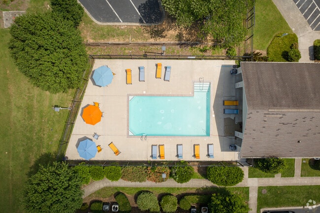 Pool - The Pointe at Westland