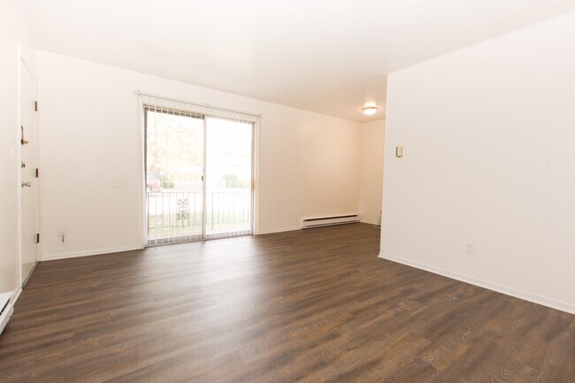 Building Photo - 856 Continental Ct