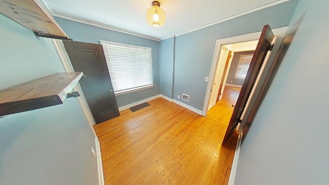 Building Photo - "3-Bed Home with Gleaming Hardwood Floors ...