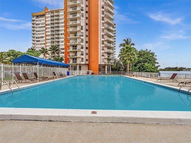 Foto del edificio - 1301 NE Miami Gardens Dr