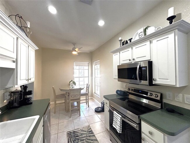 Building Photo - 1759 Fountain View Cir