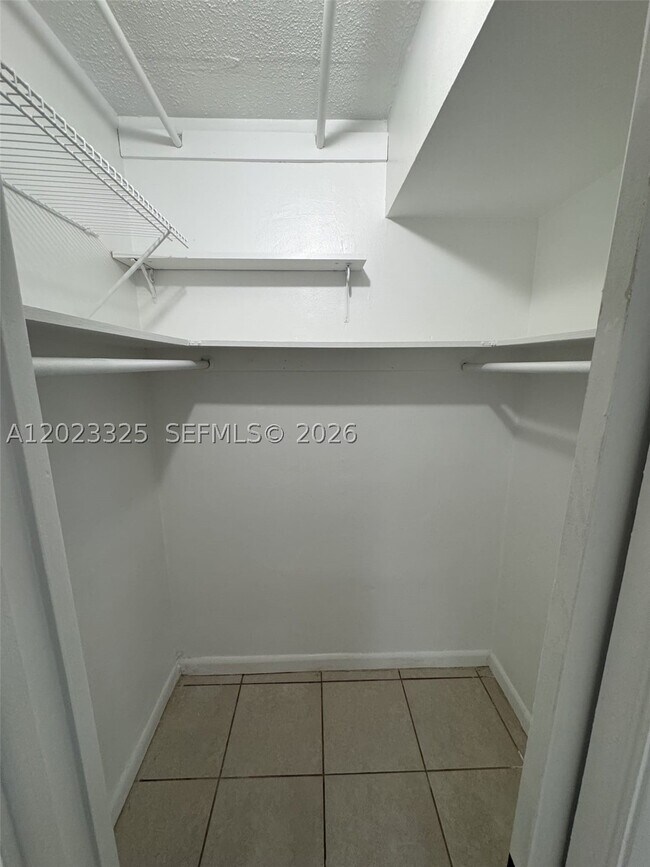 Foto del edificio - 1643 NE Miami Gardens Dr