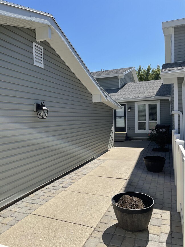 Foto del edificio - 4420 W Skye Dr