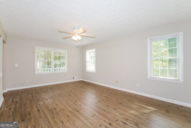 Building Photo - 2619 Majestic Cir