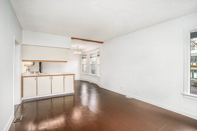Building Photo - 5057 38th Ave NE