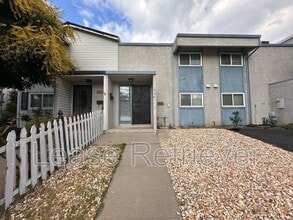 Building Photo - 830 Palm Cir