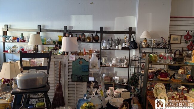 Foto del edificio - 44 E Main St