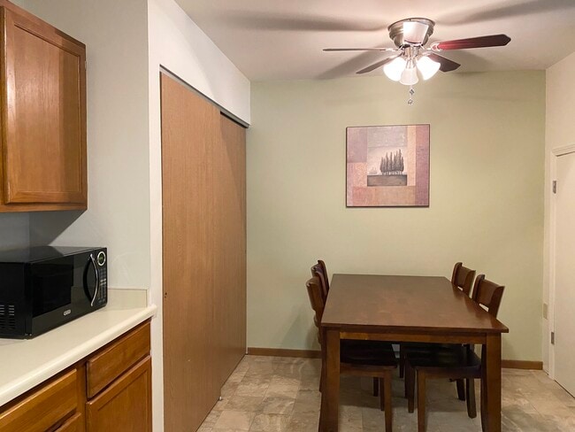 Building Photo - Oakton Beach Apartments