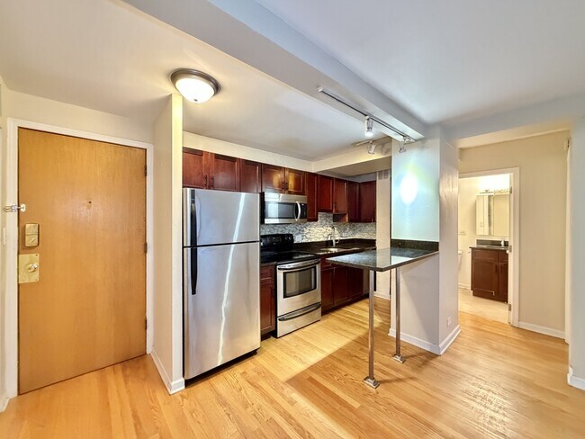 Foto del edificio - 4180 N Marine Dr