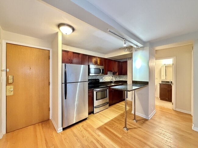 Building Photo - 4180 N Marine Dr