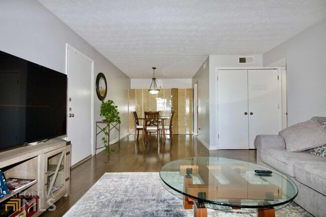 Foto del edificio - 2955 Seven Pines Ln