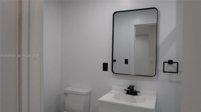 Foto del edificio - 8220 NW 199th St