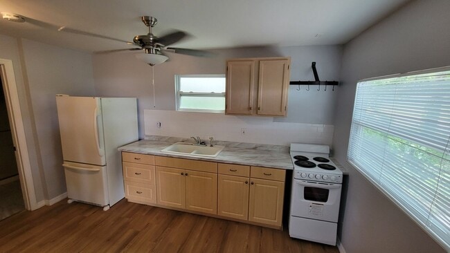 Photo - 318 W Hilda St Apartment
