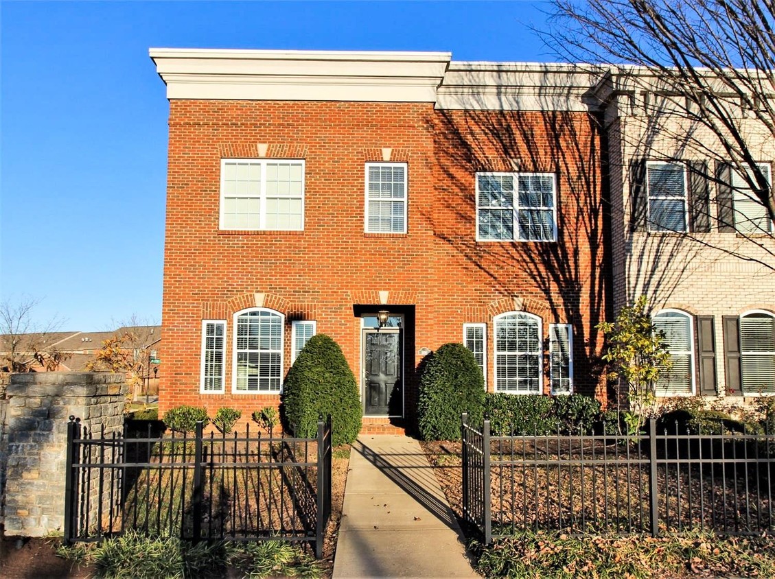 Foto principal - 3252 Beaumont Centre Cir