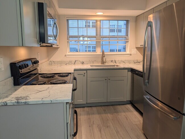Foto del edificio - Bright Condo Living in a Convenient Fairfax Location