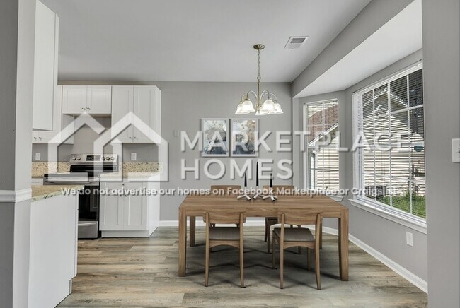 Foto del edificio - 1356 Royalty Dr