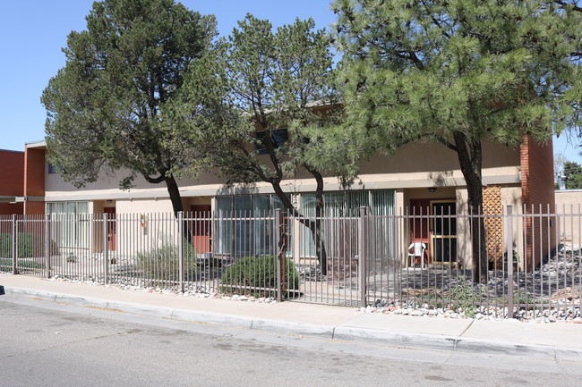 Uptown Gardens Apartments Albuquerque, New Mexico - Uptown Gardens