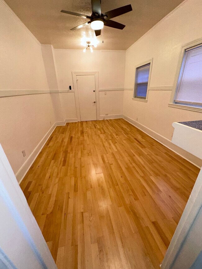 Building Photo - 864 Treat Ave