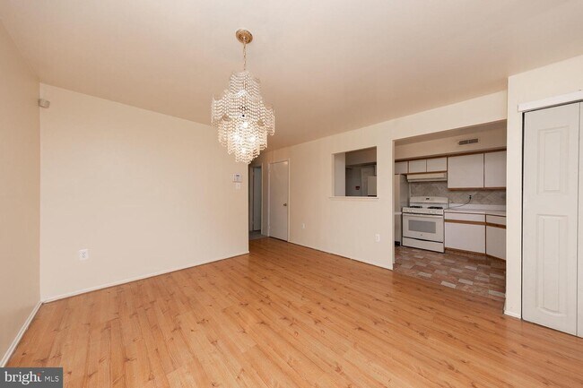Foto del edificio - 7601 Crittenden St