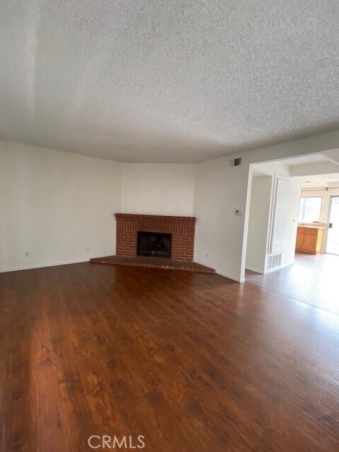 Foto del edificio - 15218 Shadybend Dr