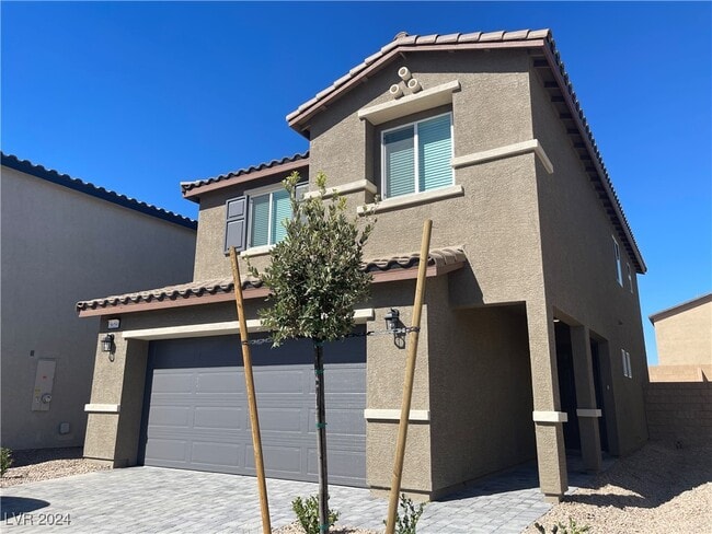 Building Photo - 5659 Mesa Sedona St