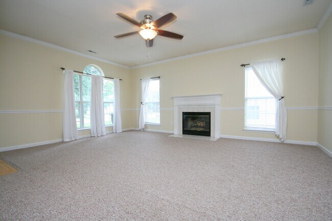Foto del edificio - 215 River Oaks Dr