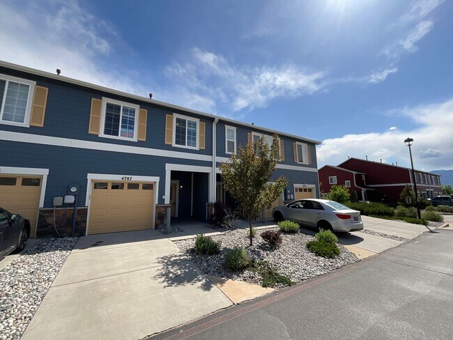 Building Photo - 3 Bedroom Townhome Available Near Hancock ...