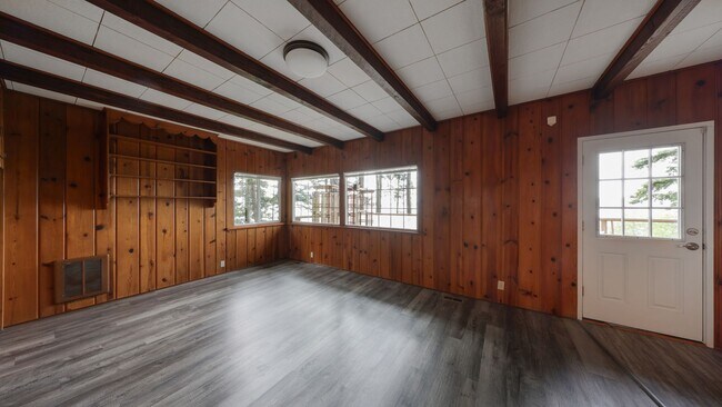 Building Photo - 2 Bed 2 Bath - View - Large Deck - Pet Fri...