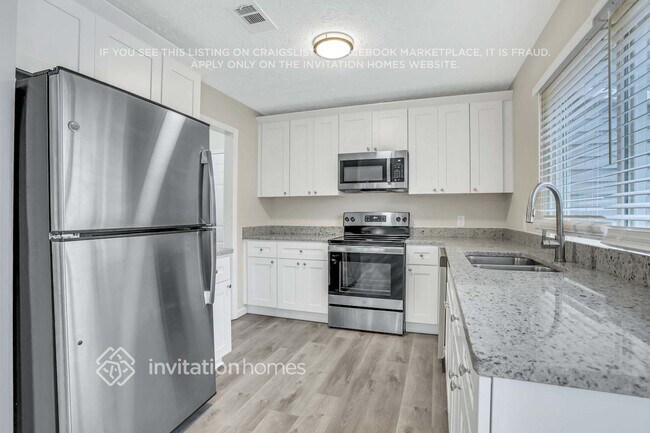 Foto del edificio - 565 Lakeridge Cir SE