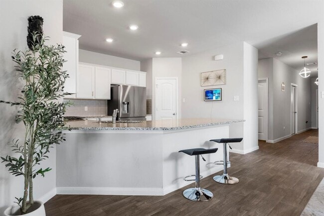 Foto del edificio - 212 Apache Plum Dr