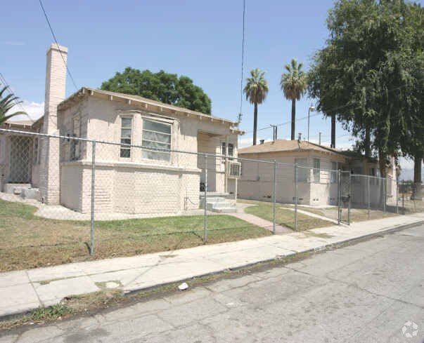 Building Photo - 954 N F St