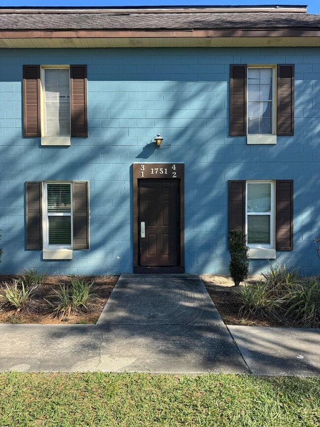 Building Photo - 1751 NE 2nd St