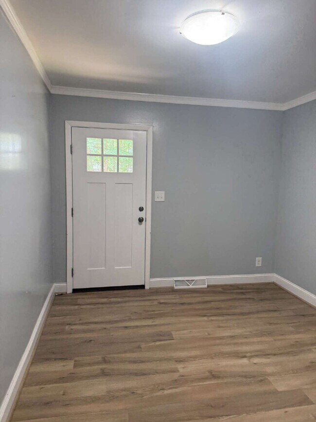 Foto del edificio - 3BR/2BA Durham Duplex | Utilities Included | Move-In Special: $500 Deposit | Near Duke