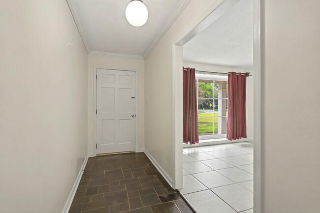 Building Photo - 2613 Killarney Way