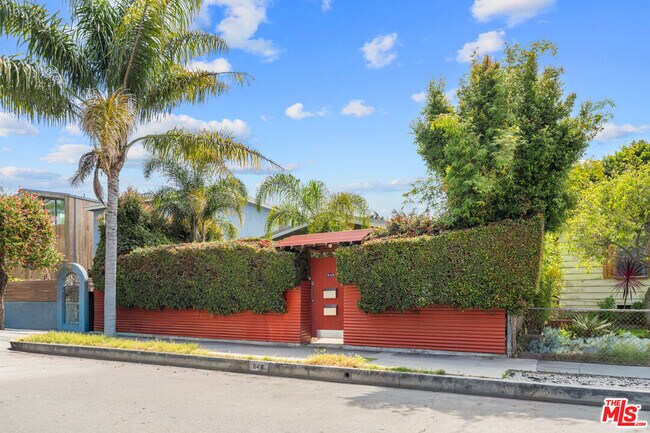 Foto del edificio - 648 Palms Blvd