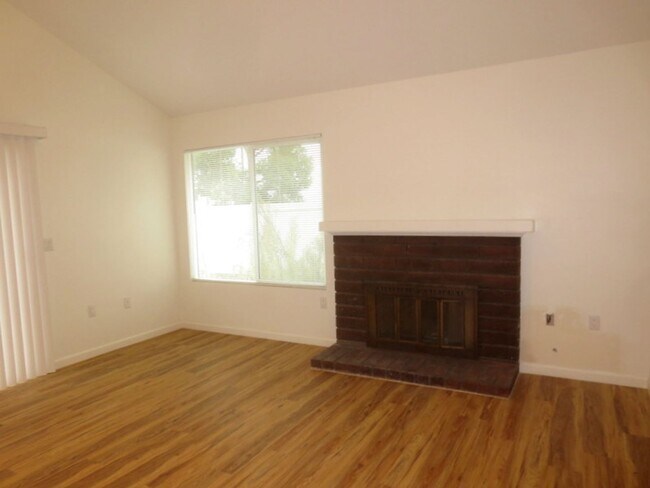 Building Photo - Newly Remodeled 4 bd Bay Terrace Townhome