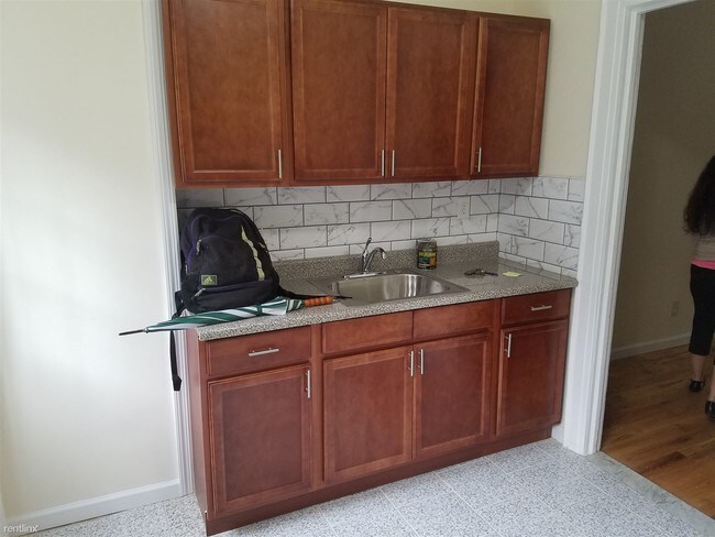 Building Photo - 3 br, 1 bath  - 6127 Madison St Apt 1L