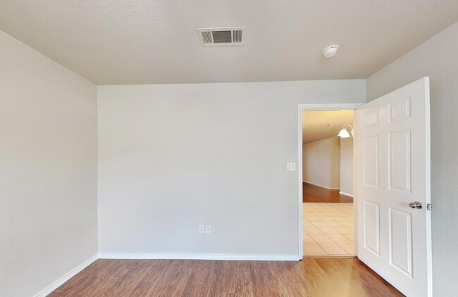 Foto del edificio - A Beautiful Balance of Comfort and Function — 3 Bedrooms