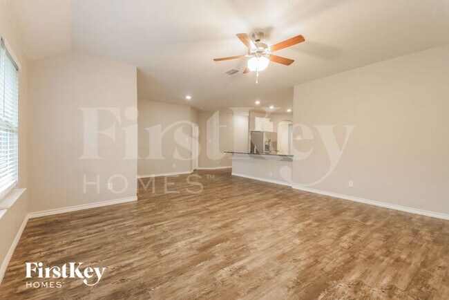 Foto del edificio - 573 Jamestown Lane