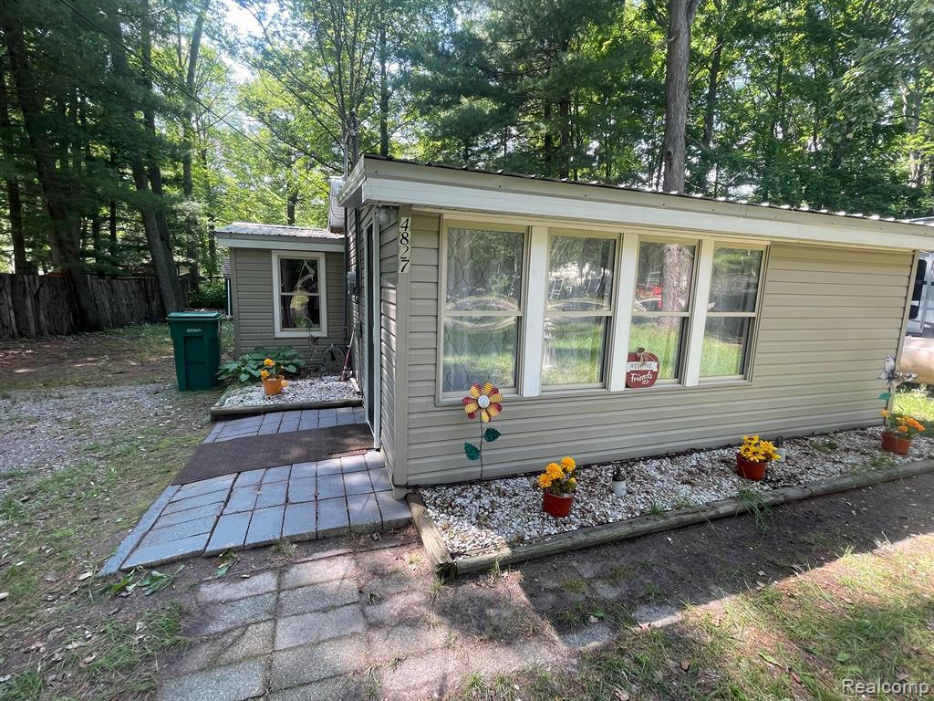 4827 Crestknoll Dr, Harrison, MI 48625 House Rental in Harrison, MI