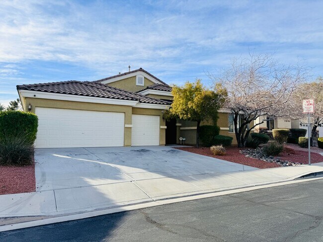Foto del edificio - Welcome to this stunning 5-bedroom, 3-bath home located in the desirable Estates of Wigwam Ranch ...