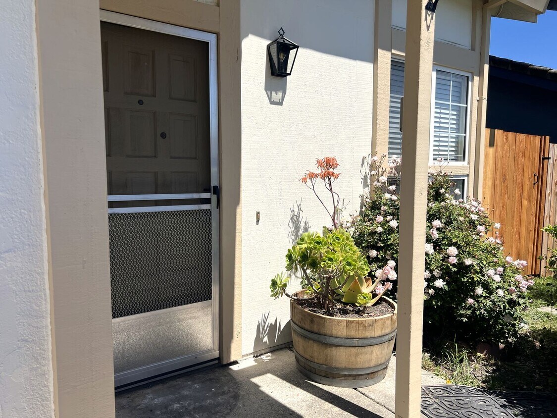 Foto principal - 107 Bond Ave