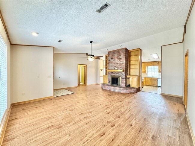 Building Photo - 1163 E Ash St