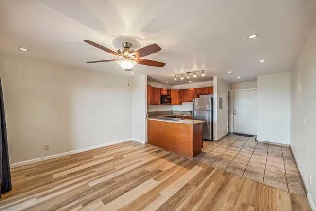 Foto del edificio - Top-floor, ocean-view 1BR/1BA condo in Honokowai — close to Honokowai Beach Park and Bad Ass Coffee.