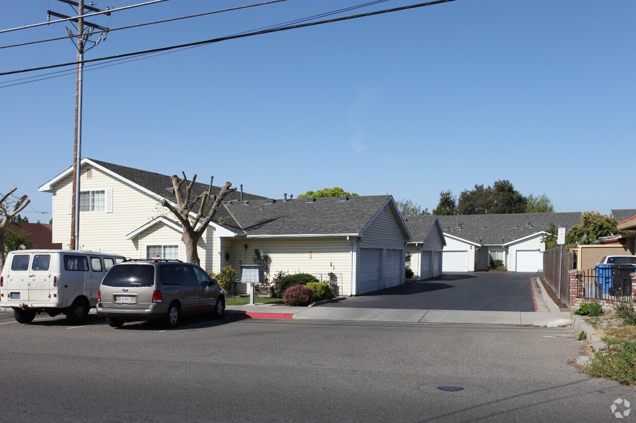 Foto del edificio - 1251 N Olive Ave