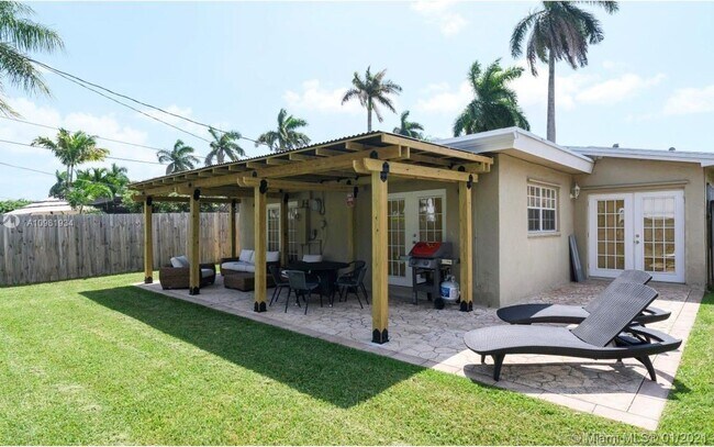 Foto del edificio - Beautiful home in quiet neighborhood