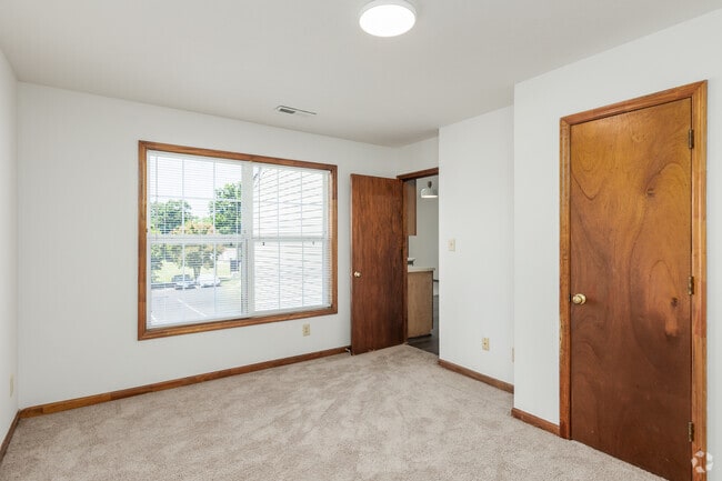 2BR, 1BA - 725SF - Primary Bedroom - Timber East Apartments