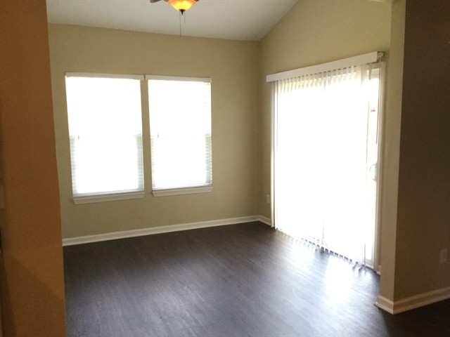 Foto del edificio - 5303 Rivers Edge Blvd